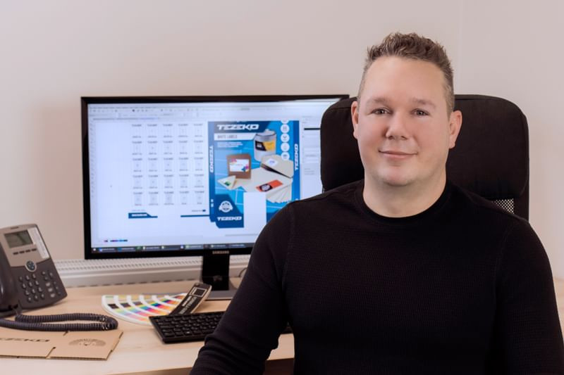 Etikett címke szakértő