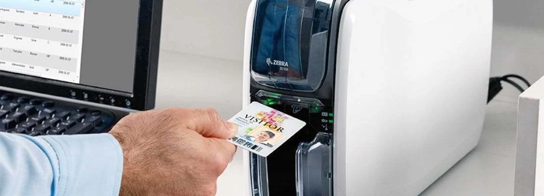 Kinek javasolt a plasztikkártya készítése?