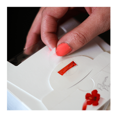 Dobozlezáró címke